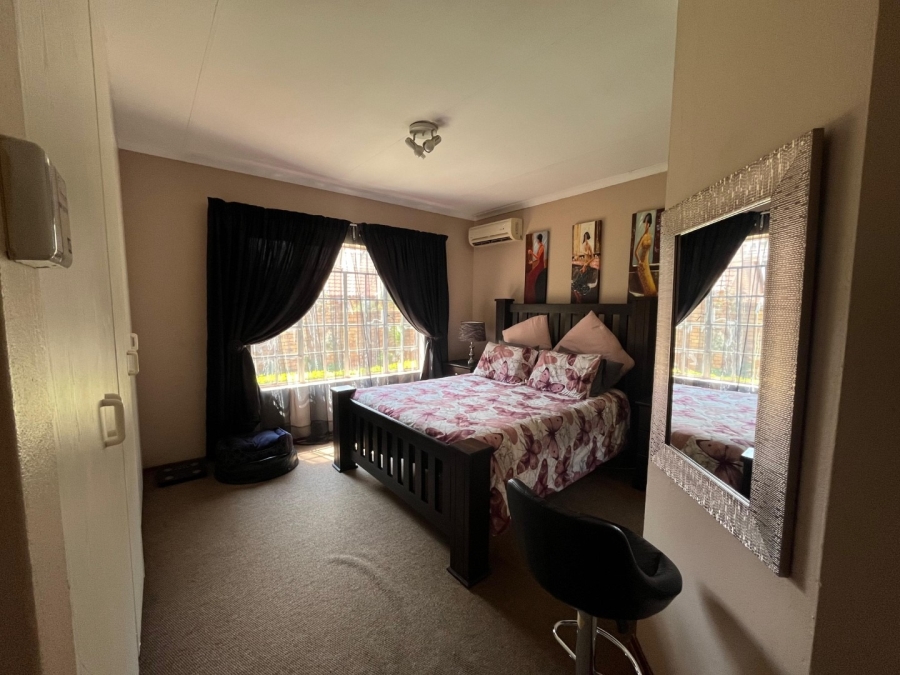 3 Bedroom Property for Sale in Safari Gardens North West